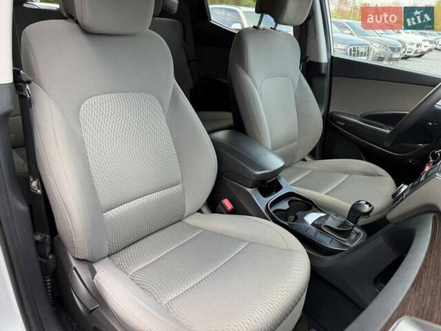 Серый Хендай Санта Фе, объемом двигателя 2.36 л и пробегом 123 тыс. км за 16900 $, фото 64 на Automoto.ua