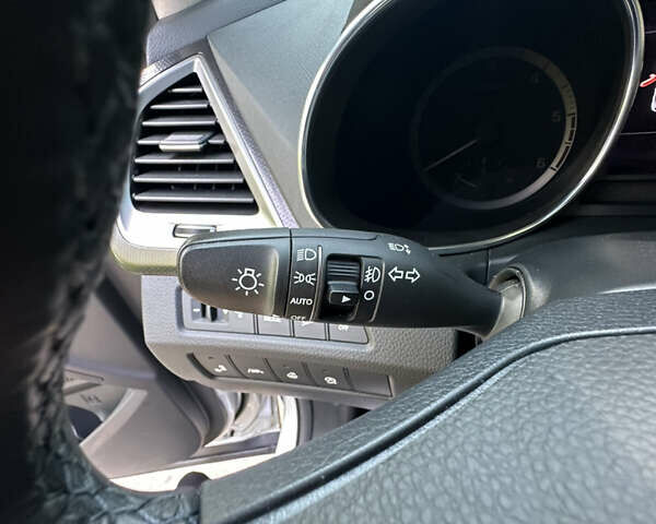 Серый Хендай Санта Фе, объемом двигателя 2 л и пробегом 150 тыс. км за 21899 $, фото 24 на Automoto.ua