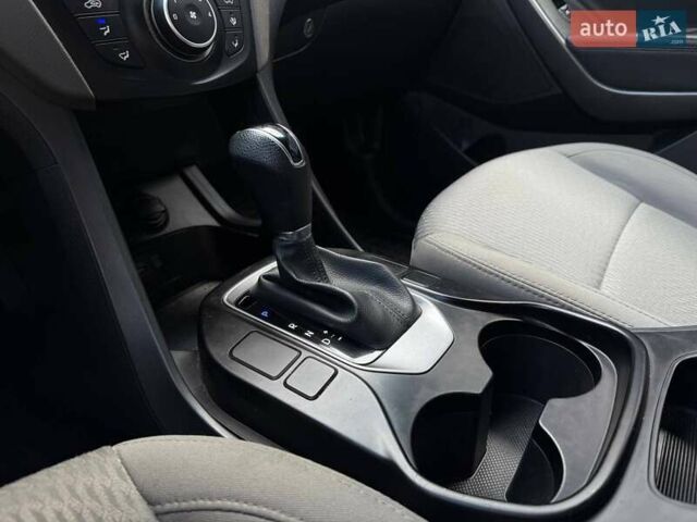 Серый Хендай Санта Фе, объемом двигателя 2.36 л и пробегом 123 тыс. км за 16900 $, фото 37 на Automoto.ua