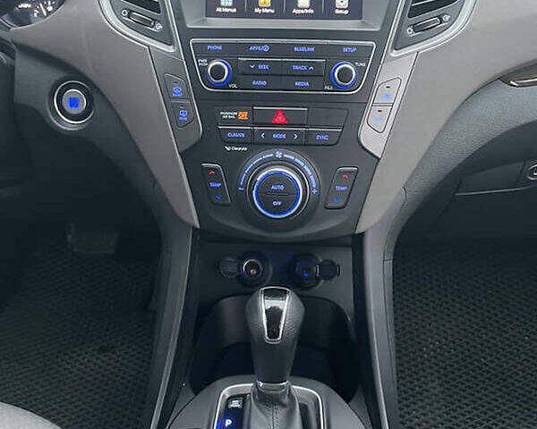 Серый Хендай Санта Фе, объемом двигателя 2.36 л и пробегом 97 тыс. км за 12700 $, фото 10 на Automoto.ua