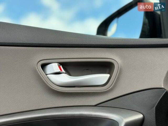 Серый Хендай Санта Фе, объемом двигателя 2.36 л и пробегом 123 тыс. км за 16900 $, фото 24 на Automoto.ua