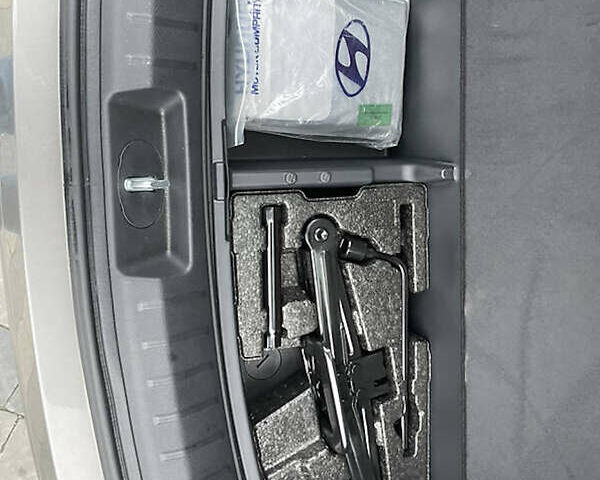 Серый Хендай Санта Фе, объемом двигателя 2.36 л и пробегом 97 тыс. км за 12700 $, фото 18 на Automoto.ua