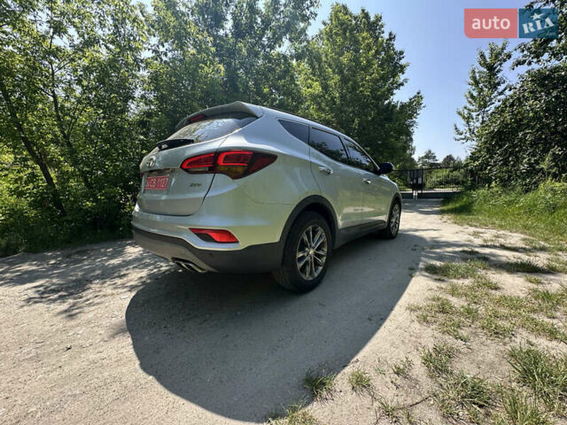 Серый Хендай Санта Фе, объемом двигателя 2 л и пробегом 150 тыс. км за 21899 $, фото 7 на Automoto.ua