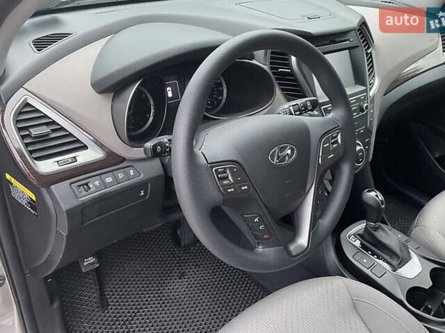 Серый Хендай Санта Фе, объемом двигателя 2.36 л и пробегом 97 тыс. км за 12700 $, фото 12 на Automoto.ua