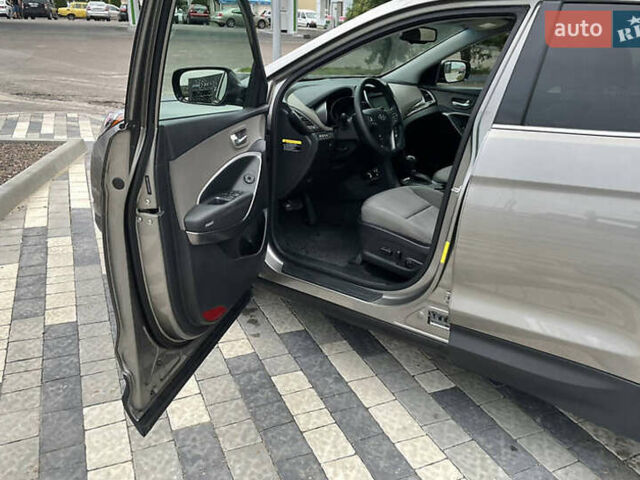 Серый Хендай Санта Фе, объемом двигателя 2.36 л и пробегом 97 тыс. км за 12700 $, фото 7 на Automoto.ua