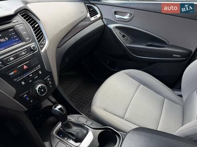 Серый Хендай Санта Фе, объемом двигателя 2.36 л и пробегом 123 тыс. км за 16900 $, фото 38 на Automoto.ua