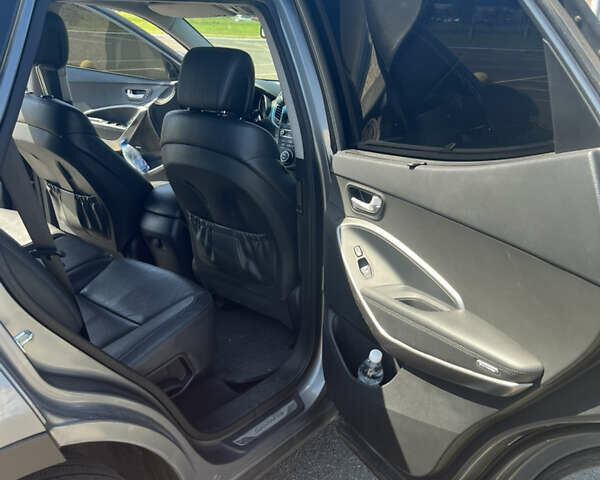 Серый Хендай Санта Фе, объемом двигателя 2.2 л и пробегом 178 тыс. км за 20900 $, фото 12 на Automoto.ua