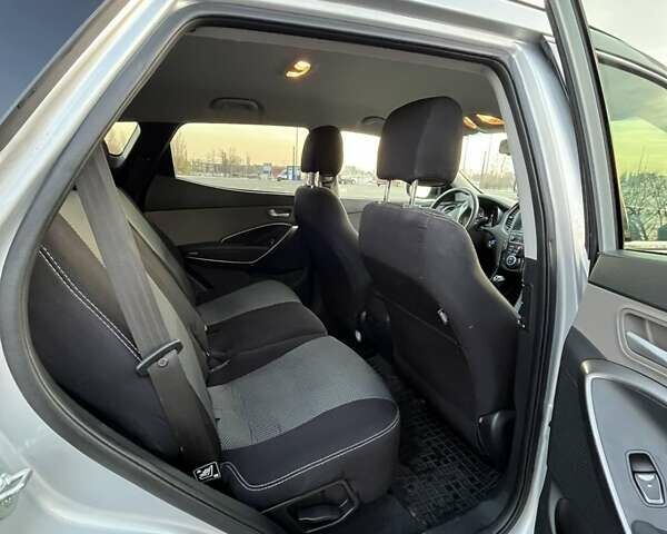 Серый Хендай Санта Фе, объемом двигателя 2.4 л и пробегом 137 тыс. км за 16200 $, фото 10 на Automoto.ua