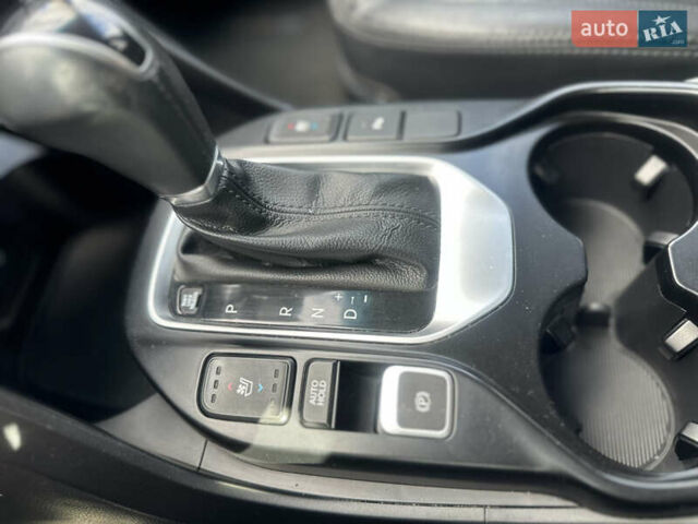 Серый Хендай Санта Фе, объемом двигателя 2.2 л и пробегом 230 тыс. км за 21500 $, фото 18 на Automoto.ua