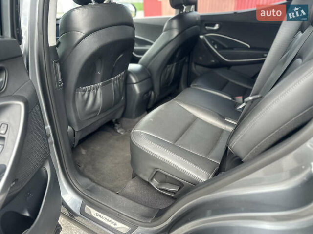 Серый Хендай Санта Фе, объемом двигателя 2.2 л и пробегом 230 тыс. км за 21500 $, фото 7 на Automoto.ua