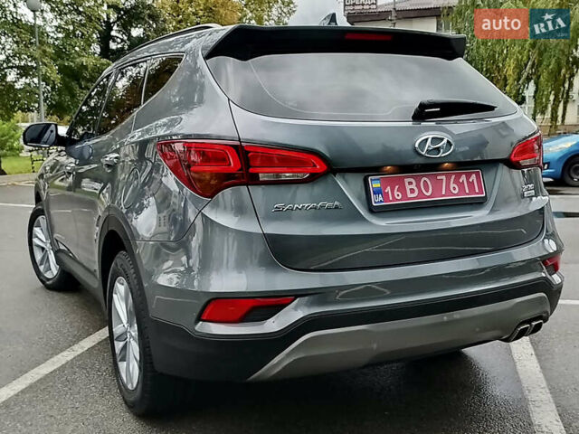 Серый Хендай Санта Фе, объемом двигателя 2 л и пробегом 187 тыс. км за 21555 $, фото 5 на Automoto.ua