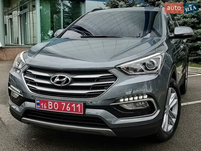 Серый Хендай Санта Фе, объемом двигателя 2 л и пробегом 187 тыс. км за 21555 $, фото 3 на Automoto.ua