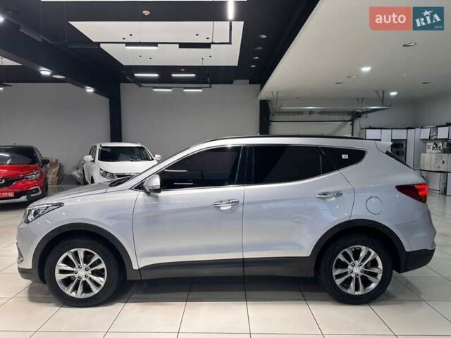 Серый Хендай Санта Фе, объемом двигателя 2 л и пробегом 155 тыс. км за 20500 $, фото 7 на Automoto.ua