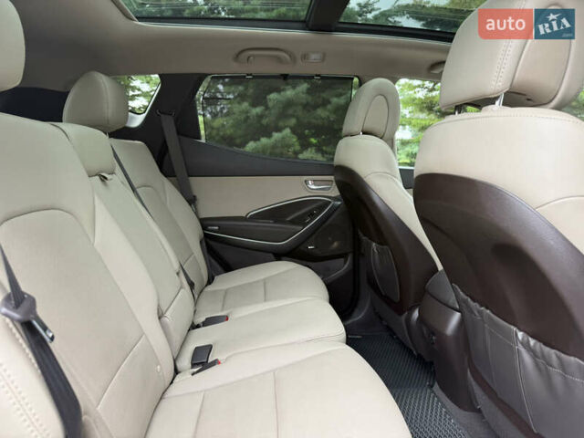 Серый Хендай Санта Фе, объемом двигателя 2.4 л и пробегом 120 тыс. км за 20000 $, фото 13 на Automoto.ua