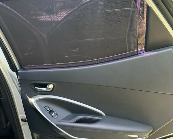 Серый Хендай Санта Фе, объемом двигателя 2 л и пробегом 150 тыс. км за 21899 $, фото 43 на Automoto.ua