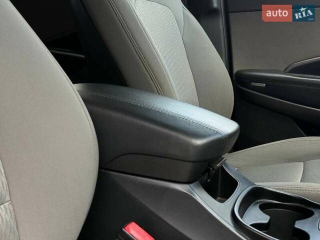 Серый Хендай Санта Фе, объемом двигателя 2.36 л и пробегом 123 тыс. км за 16900 $, фото 65 на Automoto.ua