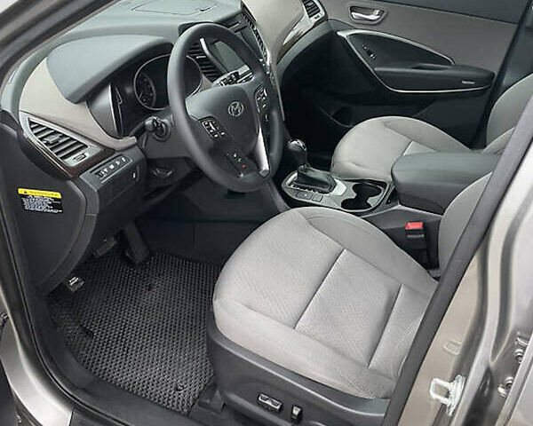 Серый Хендай Санта Фе, объемом двигателя 2.36 л и пробегом 97 тыс. км за 12700 $, фото 5 на Automoto.ua