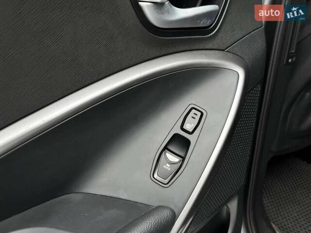 Серый Хендай Санта Фе, объемом двигателя 2.2 л и пробегом 175 тыс. км за 22990 $, фото 15 на Automoto.ua