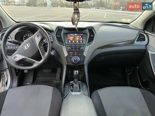 Серый Хендай Санта Фе, объемом двигателя 2.4 л и пробегом 137 тыс. км за 16200 $, фото 14 на Automoto.ua