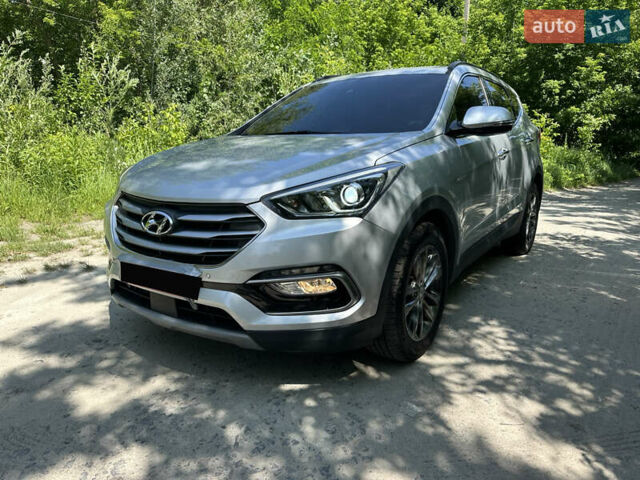Серый Хендай Санта Фе, объемом двигателя 2 л и пробегом 150 тыс. км за 21899 $, фото 1 на Automoto.ua