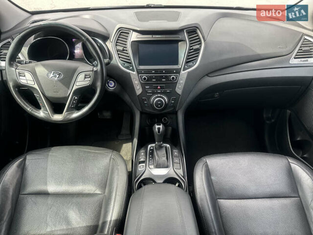 Серый Хендай Санта Фе, объемом двигателя 2.2 л и пробегом 230 тыс. км за 21500 $, фото 16 на Automoto.ua