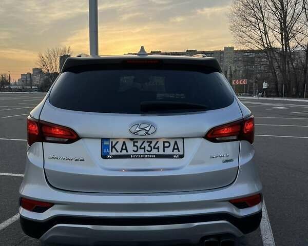 Серый Хендай Санта Фе, объемом двигателя 2.4 л и пробегом 137 тыс. км за 16200 $, фото 5 на Automoto.ua