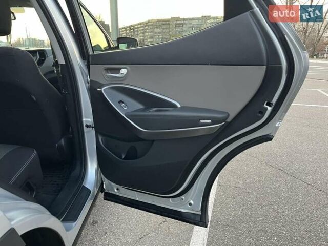 Серый Хендай Санта Фе, объемом двигателя 2.4 л и пробегом 137 тыс. км за 16200 $, фото 15 на Automoto.ua