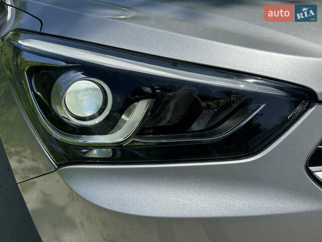 Серый Хендай Санта Фе, объемом двигателя 2 л и пробегом 150 тыс. км за 21899 $, фото 17 на Automoto.ua