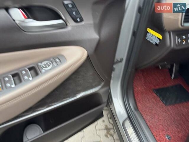 Серый Хендай Санта Фе, объемом двигателя 2.2 л и пробегом 158 тыс. км за 29700 $, фото 13 на Automoto.ua