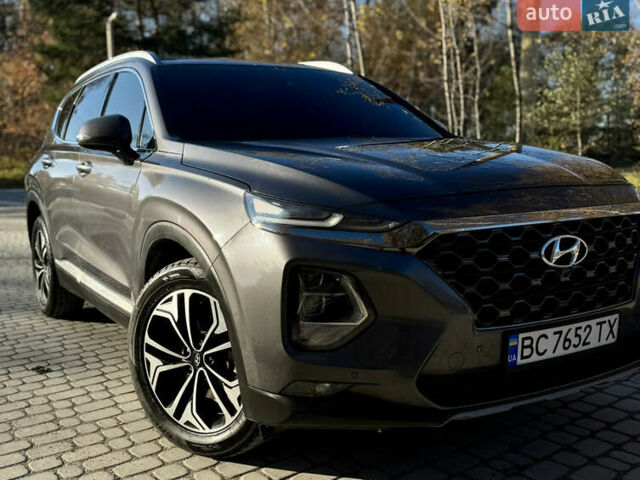 Серый Хендай Санта Фе, объемом двигателя 2 л и пробегом 148 тыс. км за 24400 $, фото 1 на Automoto.ua