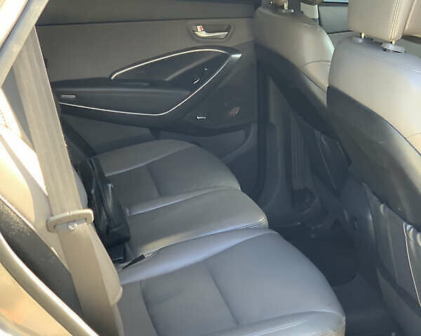 Серый Хендай Санта Фе, объемом двигателя 2 л и пробегом 126 тыс. км за 16900 $, фото 12 на Automoto.ua