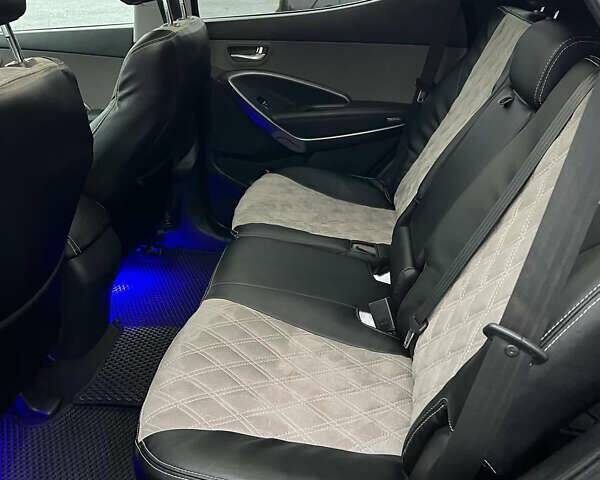 Серый Хендай Санта Фе, объемом двигателя 2.36 л и пробегом 80 тыс. км за 15500 $, фото 3 на Automoto.ua