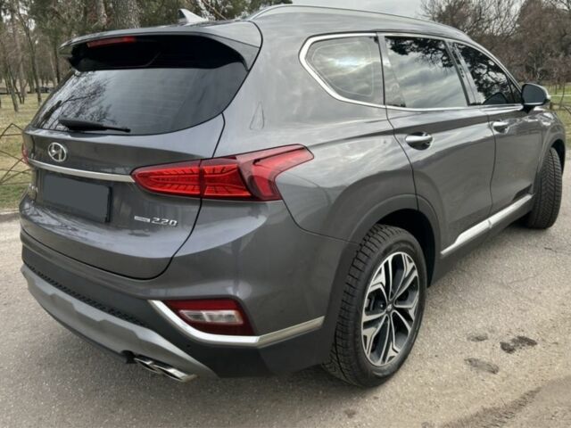 Серый Хендай Санта Фе, объемом двигателя 2.2 л и пробегом 108 тыс. км за 21200 $, фото 1 на Automoto.ua