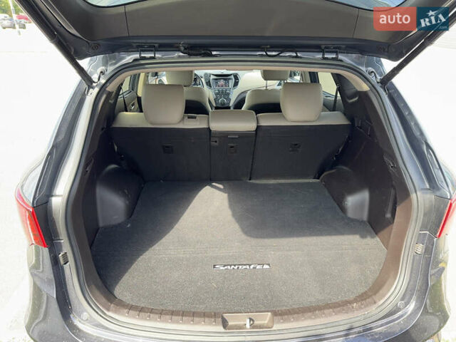 Серый Хендай Санта Фе, объемом двигателя 2.36 л и пробегом 105 тыс. км за 19000 $, фото 6 на Automoto.ua