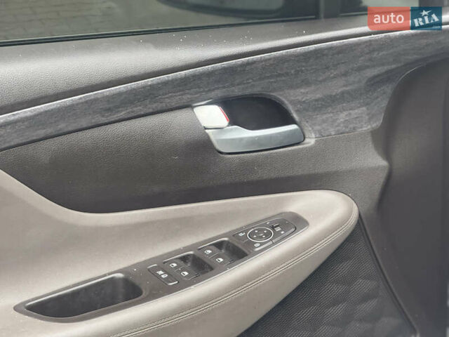 Сірий Хендай Санта Фе, об'ємом двигуна 2.36 л та пробігом 130 тис. км за 19500 $, фото 7 на Automoto.ua