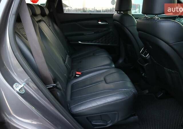 Серый Хендай Санта Фе, объемом двигателя 2.2 л и пробегом 193 тыс. км за 26268 $, фото 6 на Automoto.ua