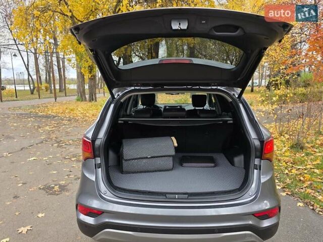 Сірий Хендай Санта Фе, об'ємом двигуна 2.2 л та пробігом 201 тис. км за 21500 $, фото 19 на Automoto.ua