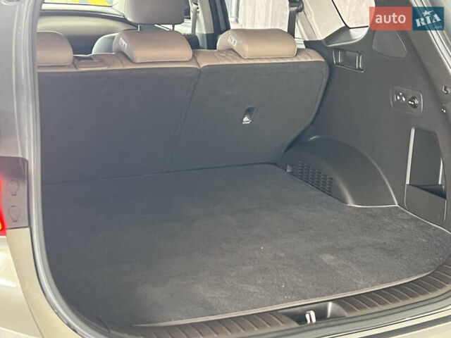 Серый Хендай Санта Фе, объемом двигателя 2.2 л и пробегом 30 тыс. км за 35000 $, фото 15 на Automoto.ua