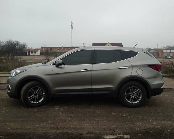 Серый Хендай Санта Фе, объемом двигателя 2.36 л и пробегом 182 тыс. км за 16500 $, фото 4 на Automoto.ua