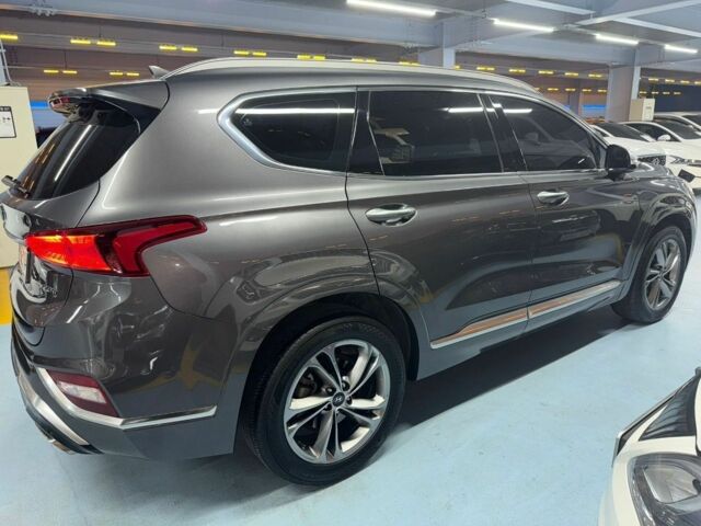 Серый Хендай Санта Фе, объемом двигателя 2 л и пробегом 125 тыс. км за 33000 $, фото 2 на Automoto.ua