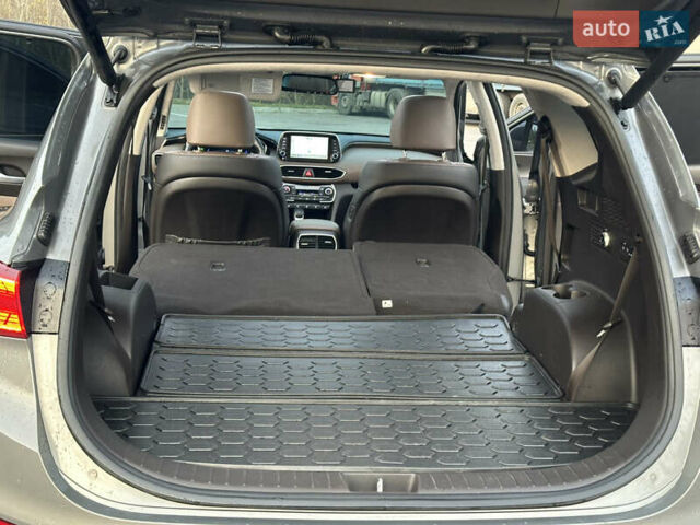 Серый Хендай Санта Фе, объемом двигателя 2.2 л и пробегом 131 тыс. км за 29200 $, фото 100 на Automoto.ua