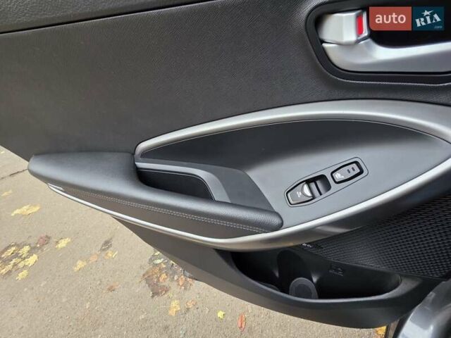 Сірий Хендай Санта Фе, об'ємом двигуна 2.2 л та пробігом 201 тис. км за 21500 $, фото 16 на Automoto.ua