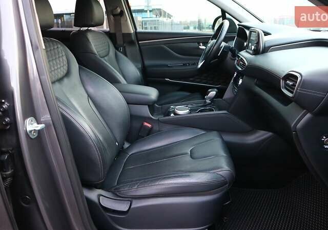 Серый Хендай Санта Фе, объемом двигателя 2.2 л и пробегом 193 тыс. км за 26268 $, фото 5 на Automoto.ua