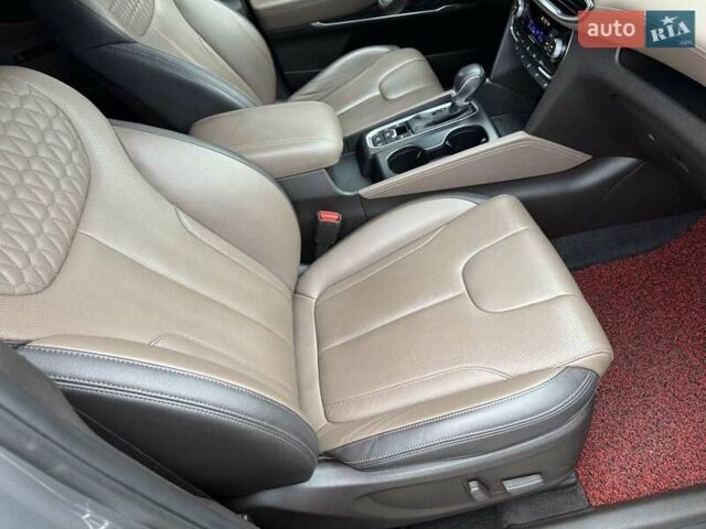 Серый Хендай Санта Фе, объемом двигателя 2.2 л и пробегом 158 тыс. км за 29700 $, фото 7 на Automoto.ua