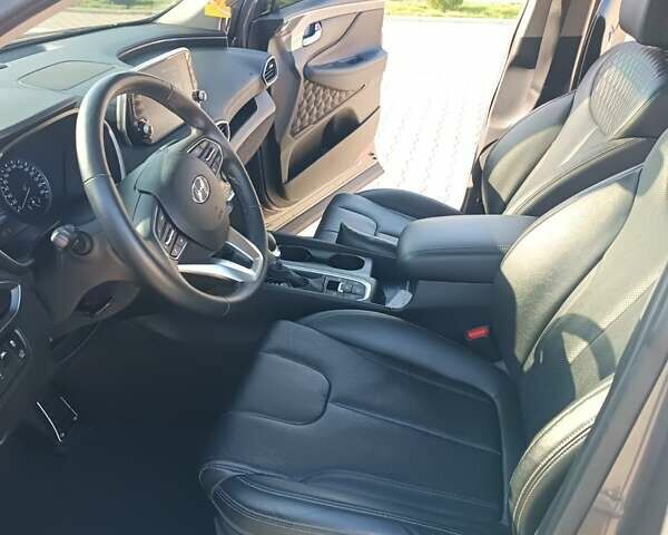 Серый Хендай Санта Фе, объемом двигателя 2 л и пробегом 151 тыс. км за 25100 $, фото 4 на Automoto.ua