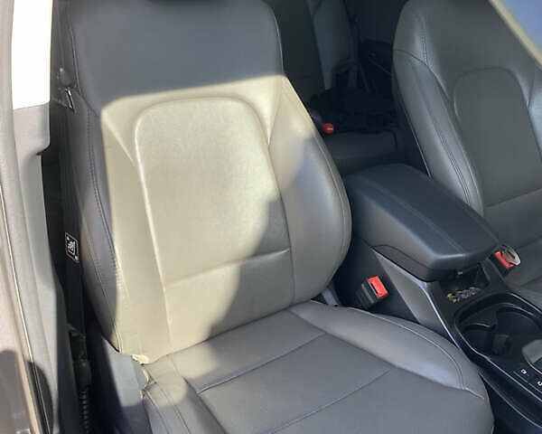 Серый Хендай Санта Фе, объемом двигателя 2 л и пробегом 126 тыс. км за 16900 $, фото 11 на Automoto.ua