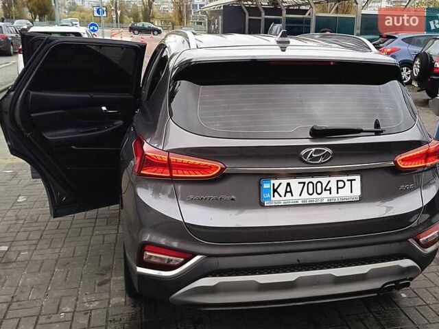 Серый Хендай Санта Фе, объемом двигателя 2 л и пробегом 113 тыс. км за 26400 $, фото 5 на Automoto.ua