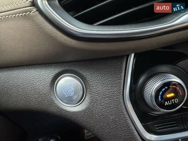 Серый Хендай Санта Фе, объемом двигателя 2.2 л и пробегом 158 тыс. км за 29700 $, фото 3 на Automoto.ua