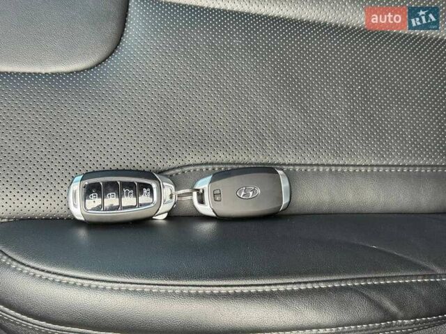 Сірий Хендай Санта Фе, об'ємом двигуна 2 л та пробігом 75 тис. км за 24900 $, фото 20 на Automoto.ua