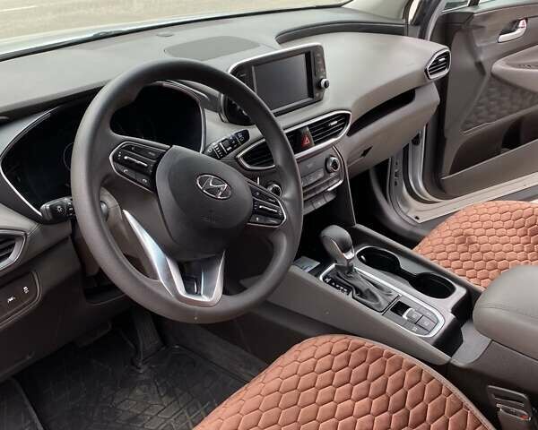 Серый Хендай Санта Фе, объемом двигателя 2.36 л и пробегом 69 тыс. км за 23500 $, фото 7 на Automoto.ua